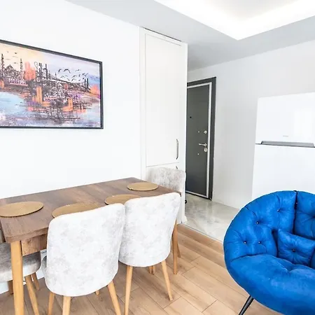 Trendy 2br Stylish, Vibrant Area Апартаменты *