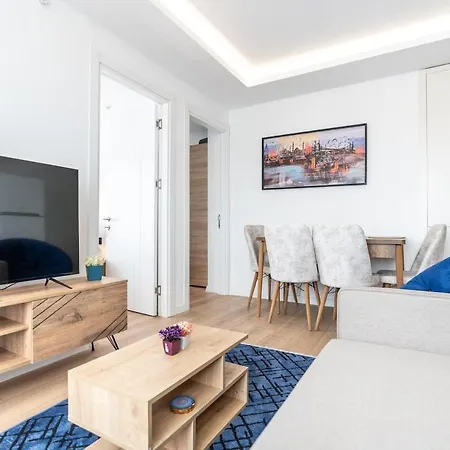 Trendy 2br Stylish, Vibrant Area *